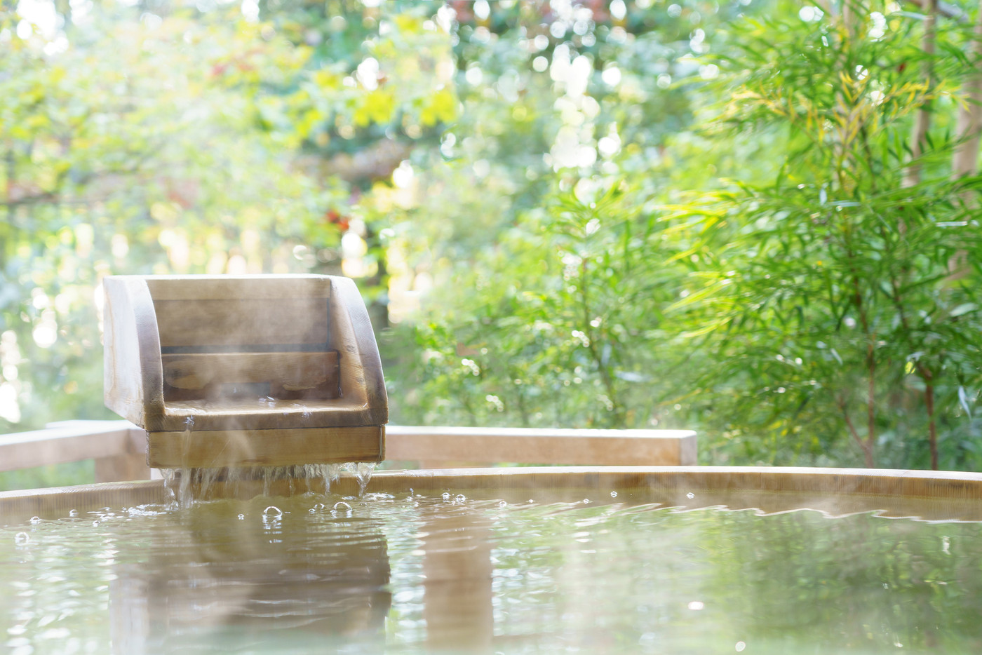 露天風呂 旅館 温泉イメージ