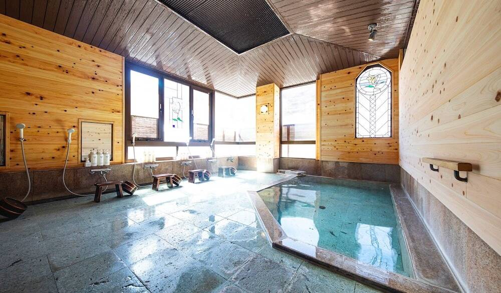 寝る前にさっぱり
温泉大浴場へ / 1