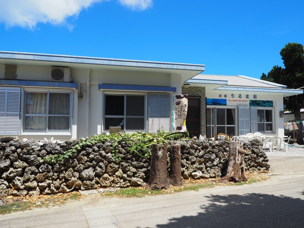 5．沖縄料理と泡盛で"ゆんたく"を満喫「民宿 うるま家」4278907