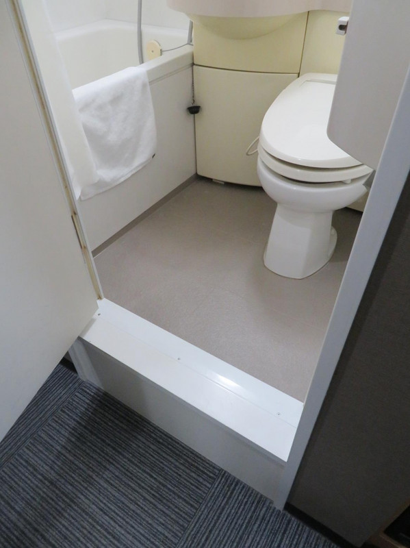 …浴室に出入りする際の段差の高さが気になる人がいるかも。