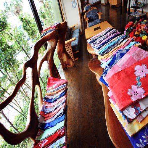 浜風に揺れる暖簾を
家族でくぐろう / 3