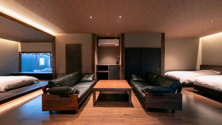 【スイート　4ベッド】岩風呂の露天＆内湯　禁煙