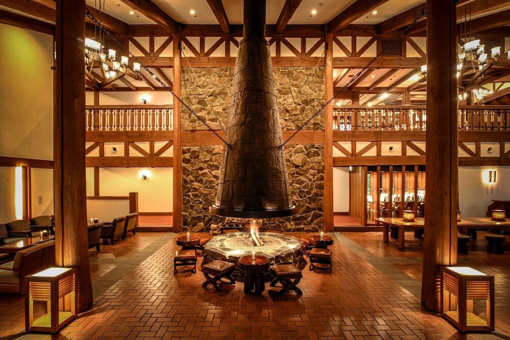 ロビーラウンジの暖炉