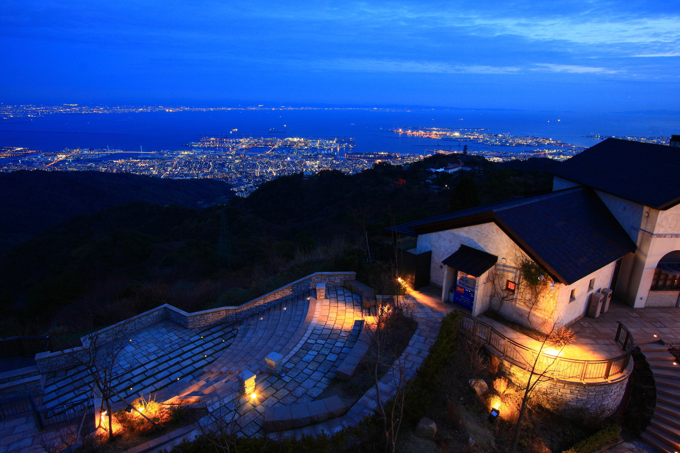 山上のホテルならではの楽しみ方。心に残る夜景散策を4280536
