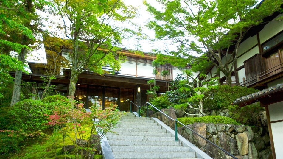 「霊山寺 天龍閣」 外観 104298638 天龍閣　入口