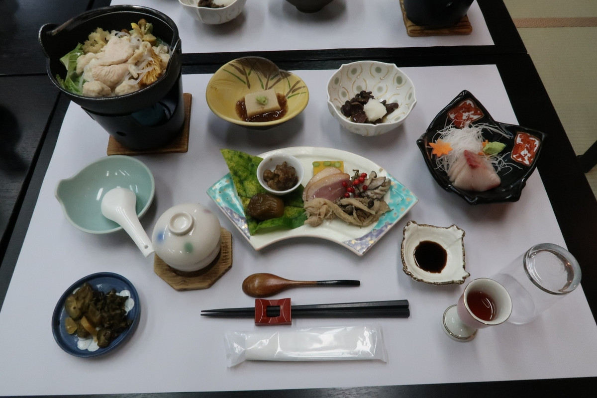 夕食 後からビーフシチュー、岩魚塩焼き、天婦羅あり