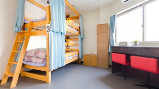 4 人部屋 共用バスルーム