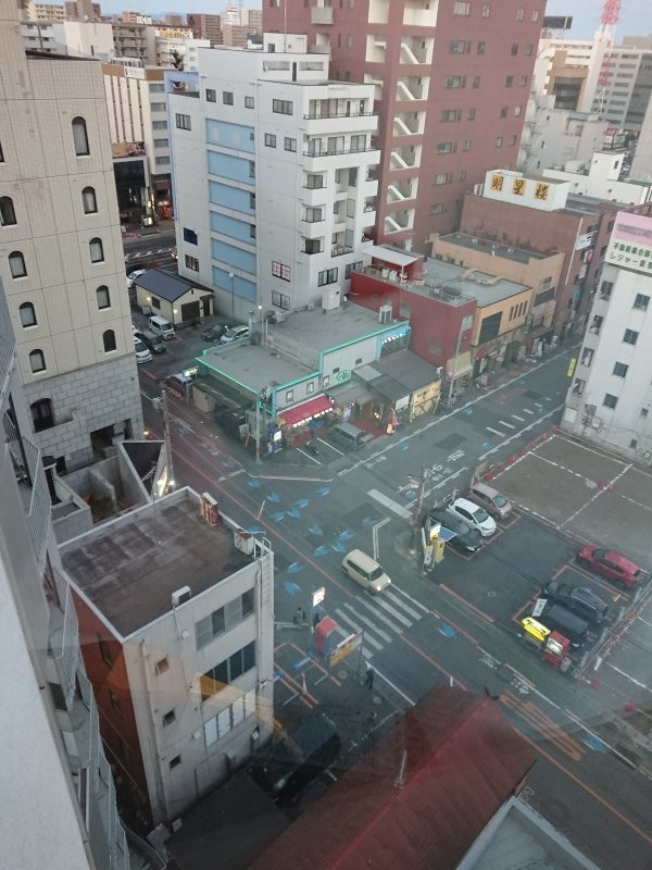 窓からは隣接するビルがなくてよかったです。