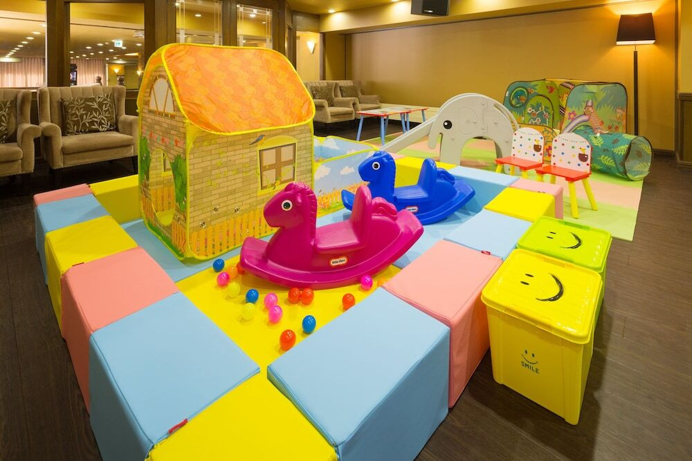 キッズスペースに卓球やビリヤードと遊びが満載！4070214