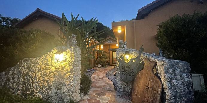 魔神のつぼ（沖縄県 ペンション） / 1