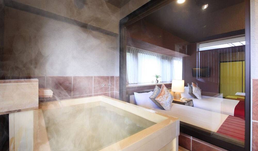 広々としたお部屋で
おこもりタイムを♪ / 1