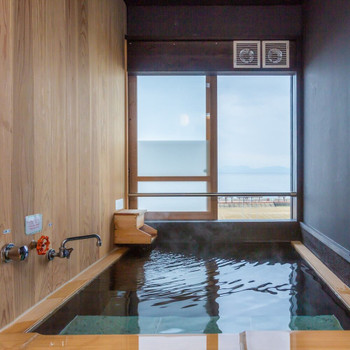 海を眺めながらゴロゴロできる老舗宿3643063