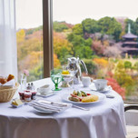 部屋食ができる東京のホテル。インルームダイニング目当てに泊まるたくなる7選