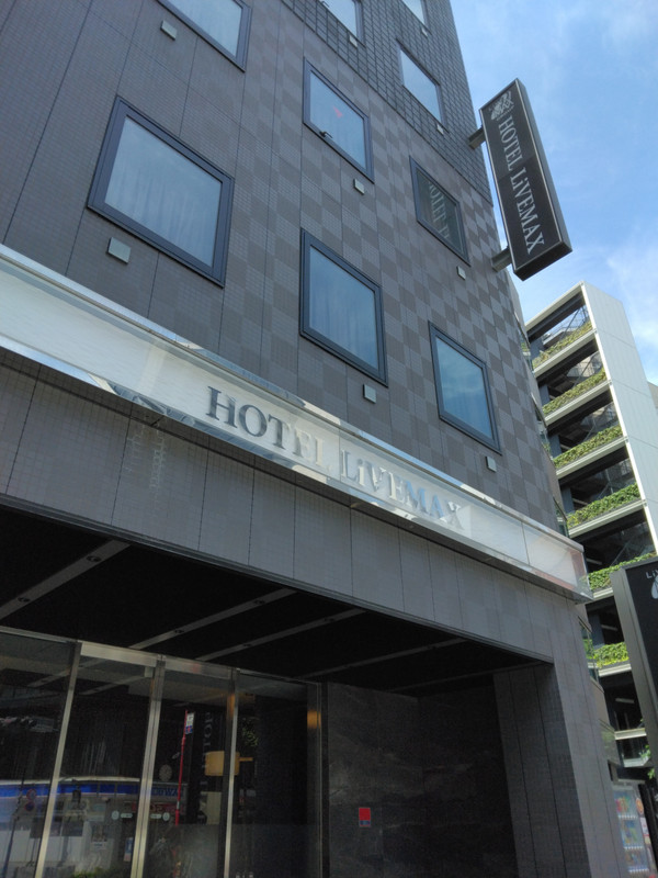 赤坂駅と乃木坂駅のちょうど中間の場所でした。