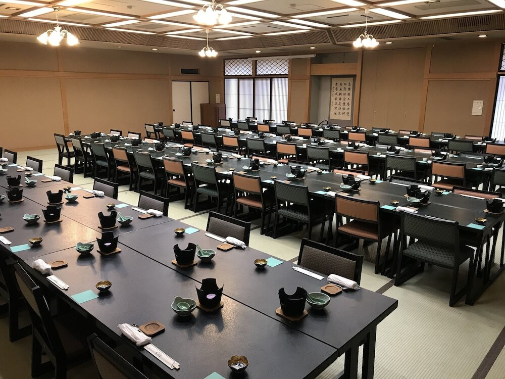 旅館のお食事処