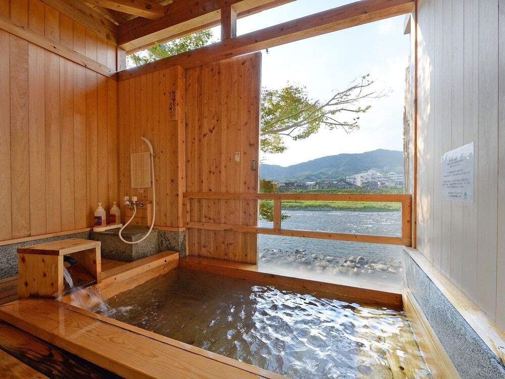 飲泉もできる天然温泉で心も体もうるおうお宿4070884