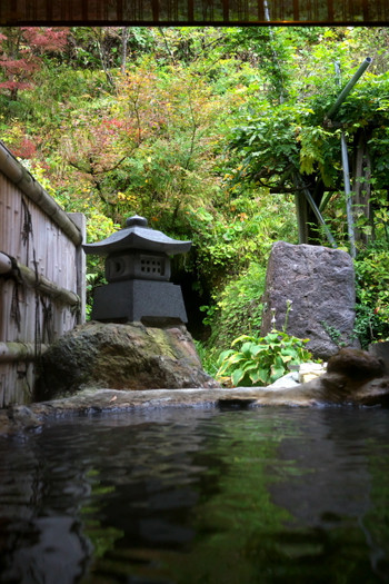 温泉は源泉100%の泉質。お寺の鐘の音に癒されよう3977892