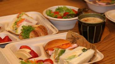 食事・飲み物 / 11