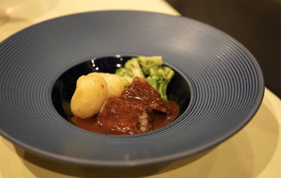 大人だけの贅沢な空間で
地場食材の絶品フレンチ / 3