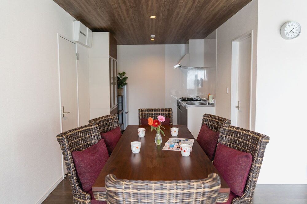 客室内のダイニングエリア