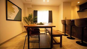 客室内のダイニングエリア / 8