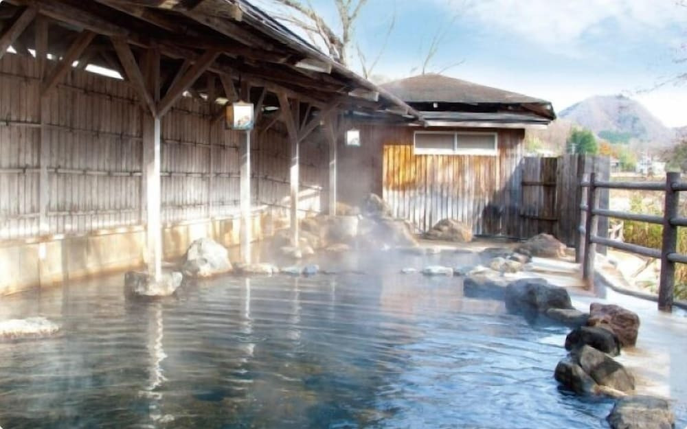 露天風呂付きやジャグジー付きなど多彩な客室が魅力。美味ビュッフェも♩4575431