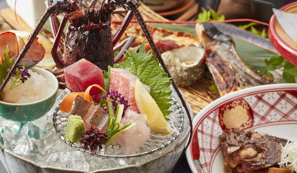 伊勢海老に金目鯛も！
懐石料理に舌鼓 / 2