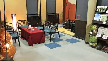 ロビーラウンジ / 3