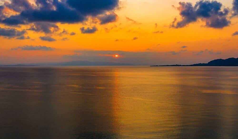 名蔵湾に沈む夕日 / 1