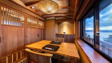 客室内のダイニングエリア / 16