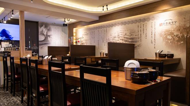 シンチョン ソルロンタン 内観 / 3