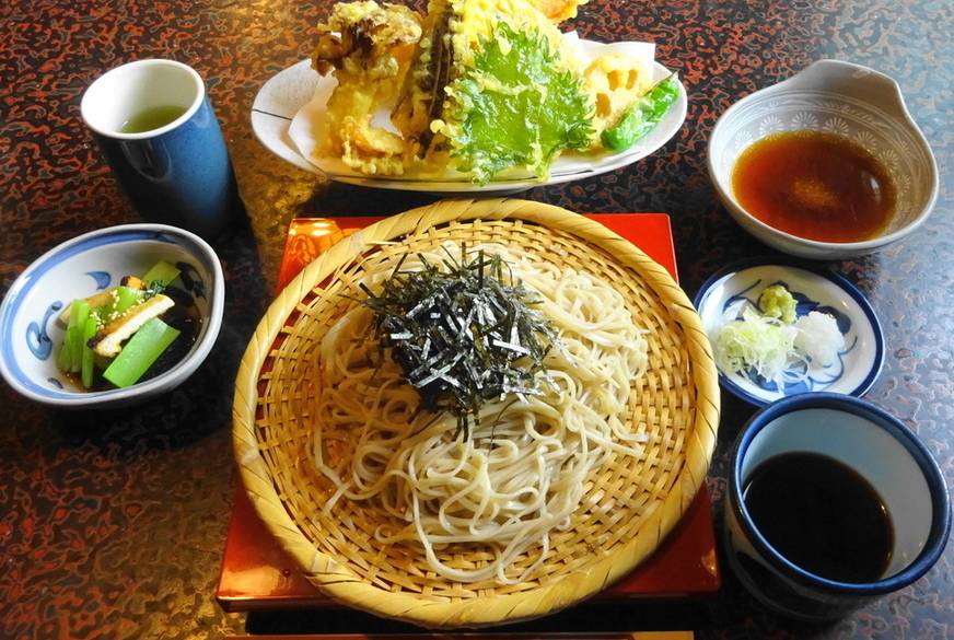 ランチは
名水で作る手打ちそば / 1