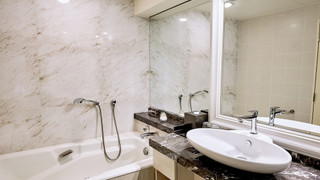 クラシック ルーム キングベッド 1 台 ベイビュー (High Floor)