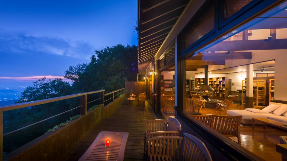 ラウンジ「風-風」 / 1