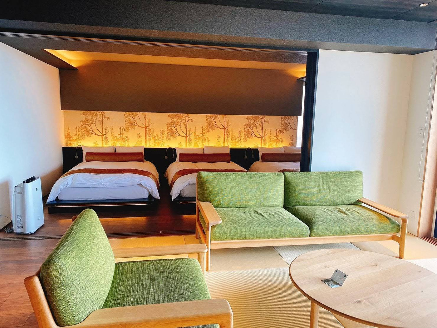 「道後 御湯」 内観 187845901 ゆったりした部屋