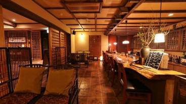 cafe bar / 9