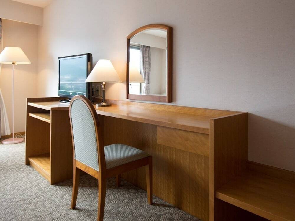 洋室のライティングデスク