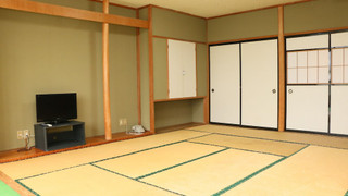 和室 スタンダードルーム 共用バスルーム 喫煙可