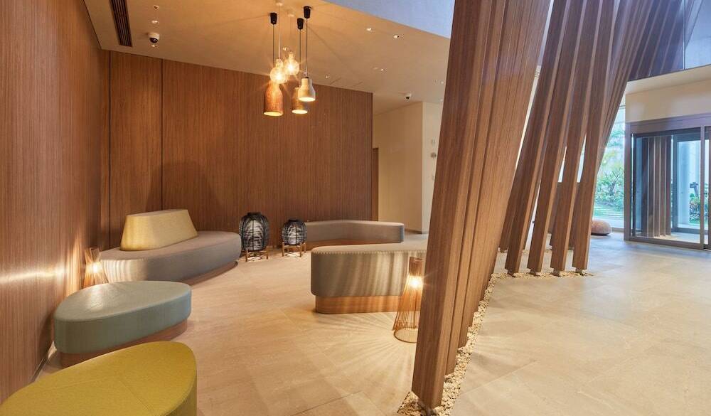 エントランスのベンチ / 3