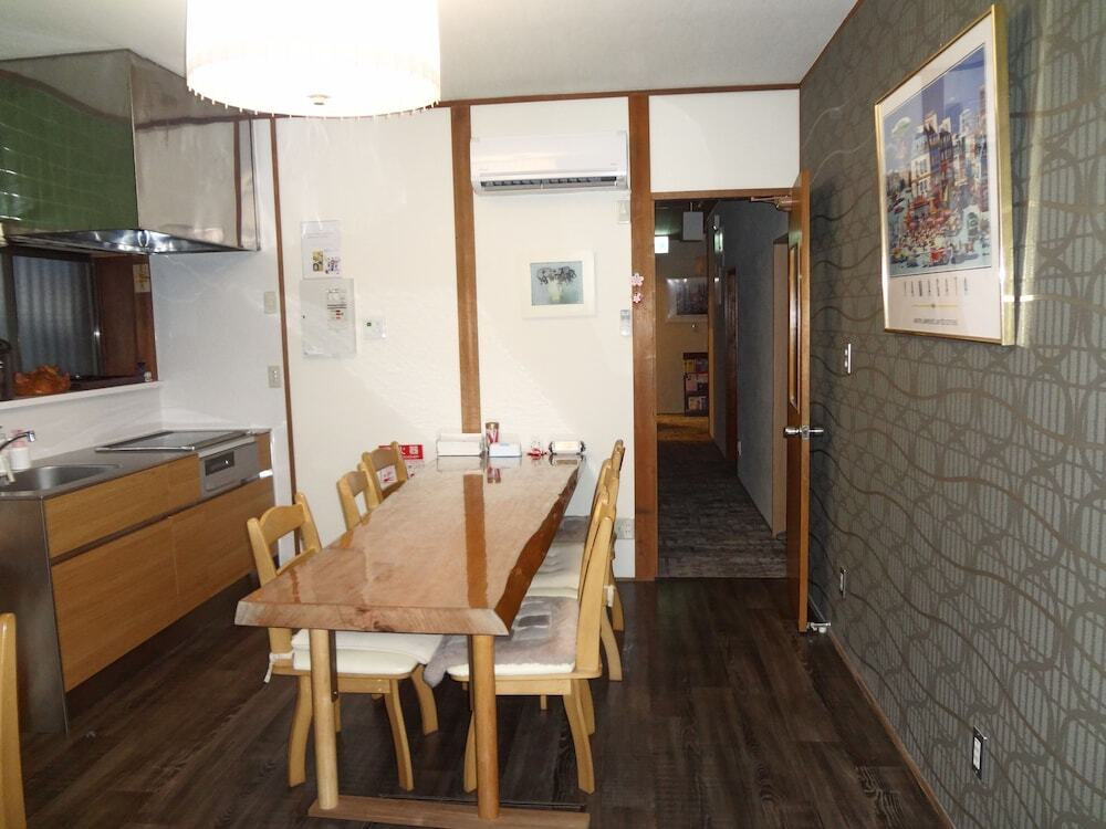 客室内のダイニングエリア