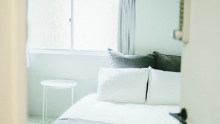 ダブルルーム ダブルベッド 1 台ソファーベッド付き 禁煙 共用バスルーム