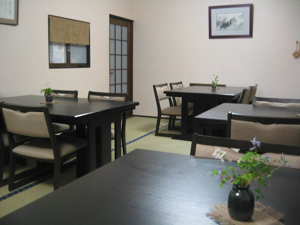 客室内のダイニングエリア