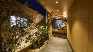 施設の入り口 / 23