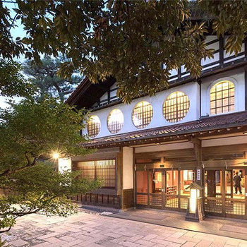 3つの源泉の湯が心ゆくまで楽しめる宿3521877