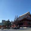 浅草寺で、お参りしておみくじを引きました。私は中吉、彼は大吉を引いていて喜んでいました＾＾