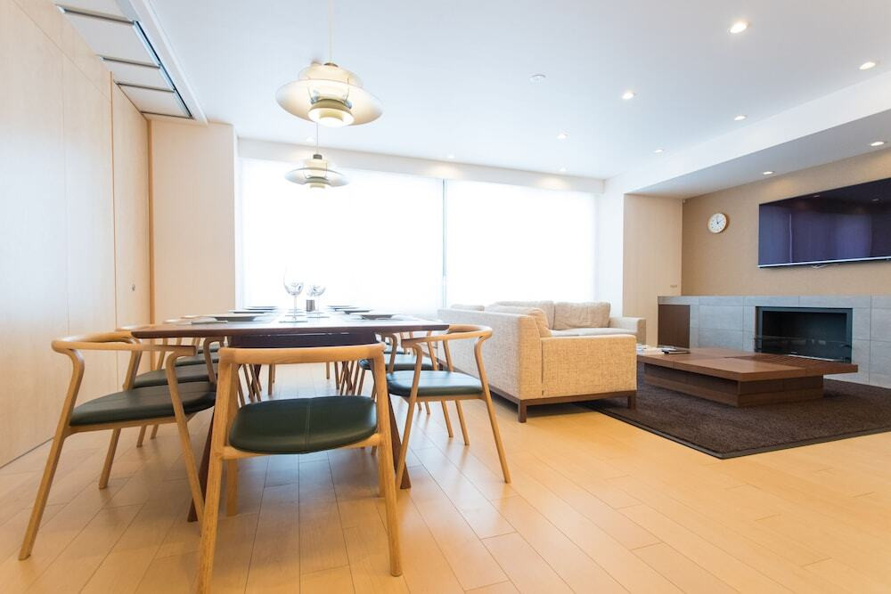 客室内のダイニングエリア