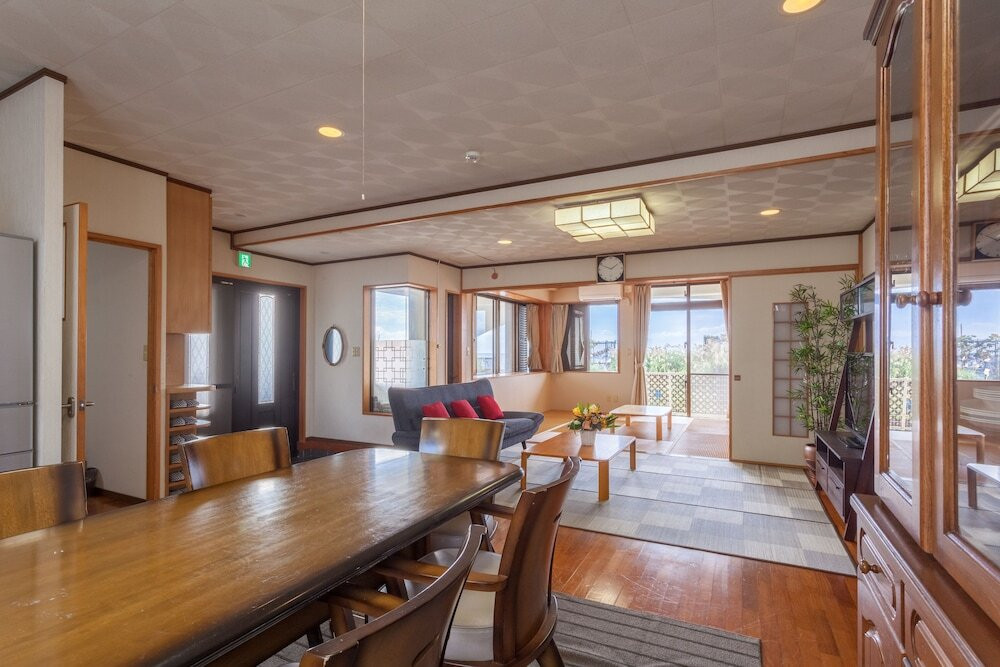 客室内のダイニングエリア