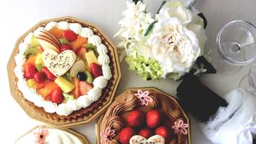お祝い用ケーキの一例 / 1