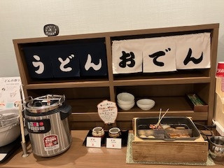 朝食。ミニサイズの食パンやクロワッサンもあった。かわいい！