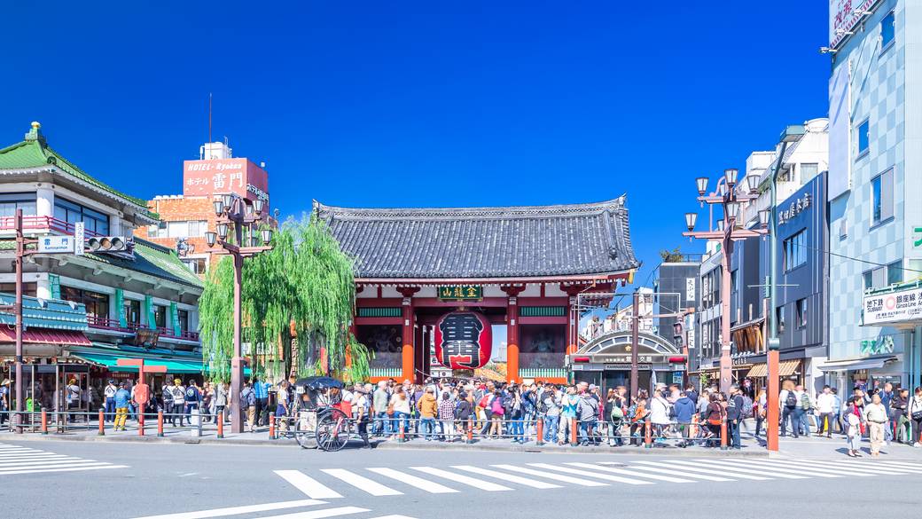 浅草駅に到着
「仲見世通り」を散策 / 1